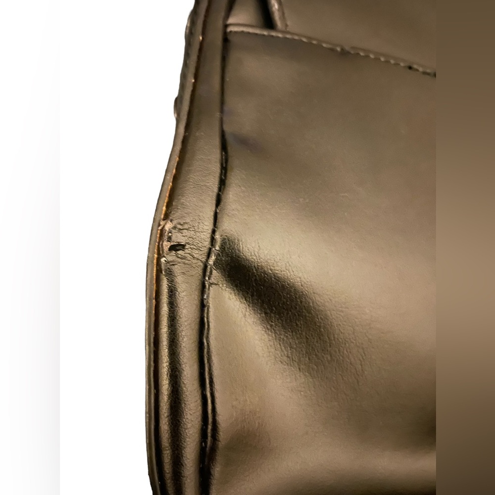 GUC Lamarthe Paris Leather Crossbody Black Bag - Picture 8 of 8